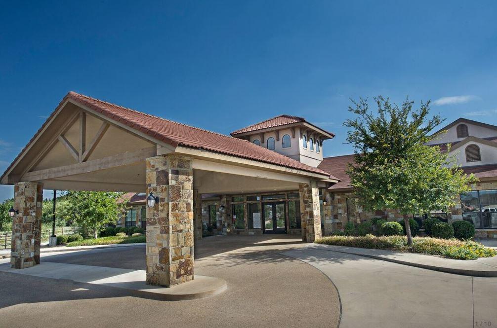 Entrance of Hilltop Park Rehabilitation & Care Center Offering Skilled Nursing in Weatherford, TX